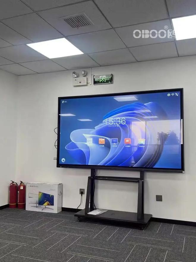 九游娱乐文化：OBOO鸥柏丨115寸麒麟KylinOS教学终端电容触控办公会议互动屏(图3)