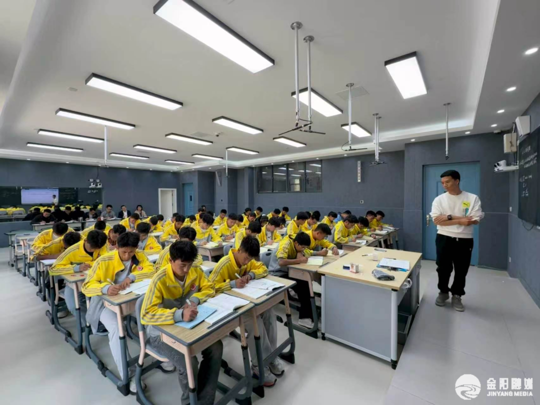 九游娱乐：甬凉携手“屏”上教学：镇海赋能金阳打造“带不走的优课工厂”(图3)