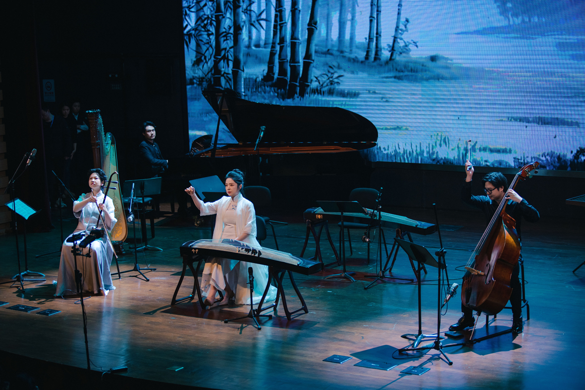 九游娱乐：小舞台“近”观众(图1)